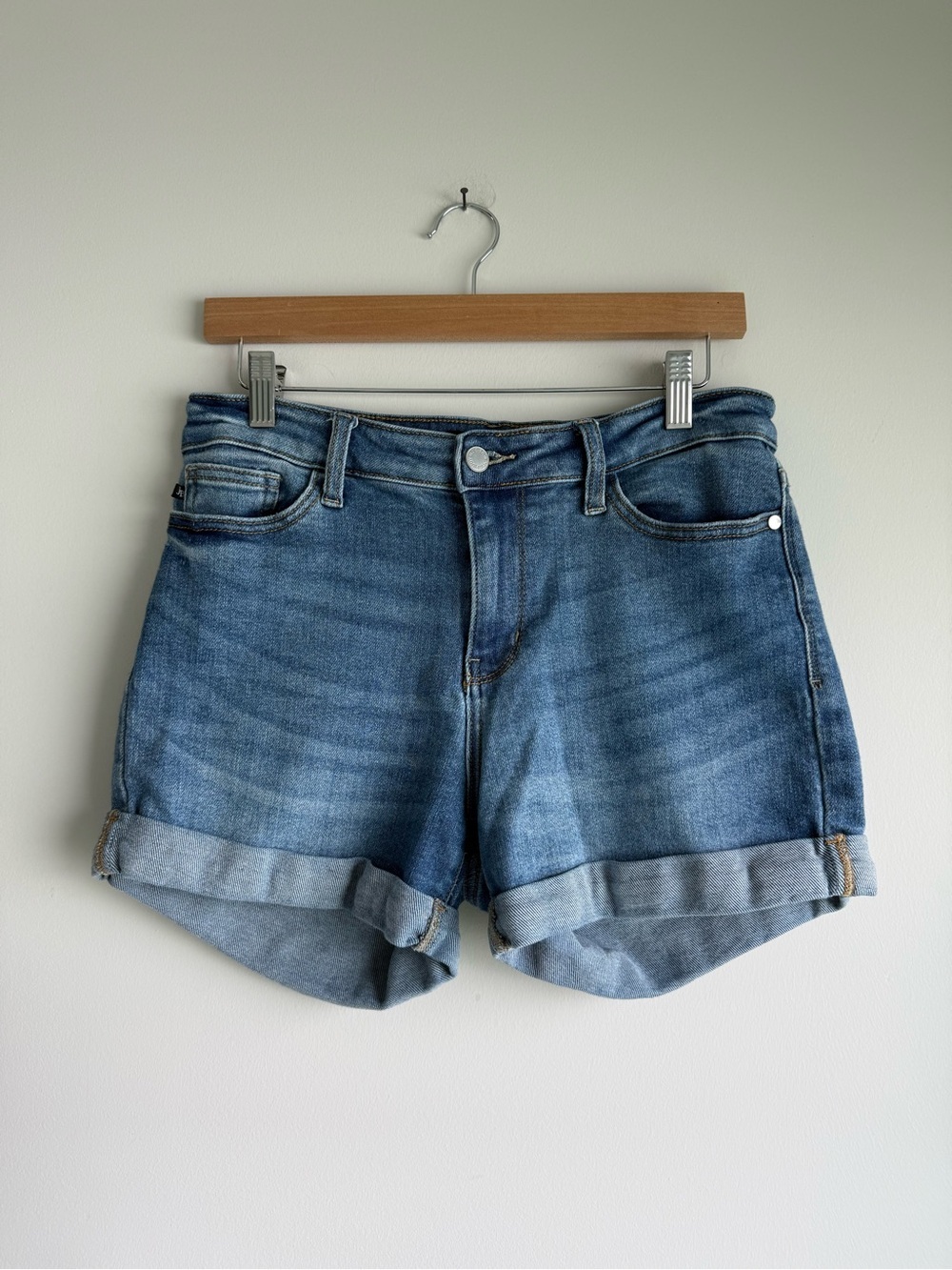 Judy Blue JB15103 Mid Rise Classic Cuffed Denim Shorts Medium Stretch